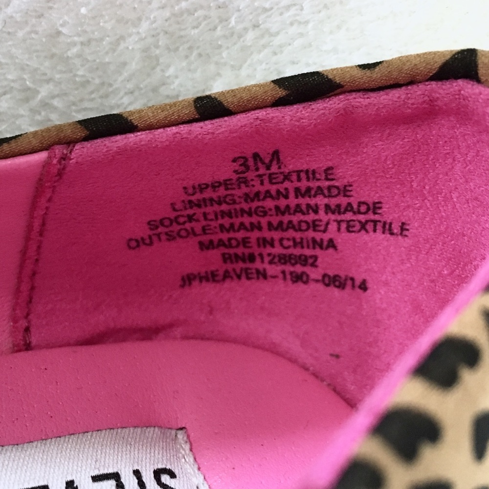 NWOT Steve Madden Girls Tan Flats with Hearts - Picture 5 of 6